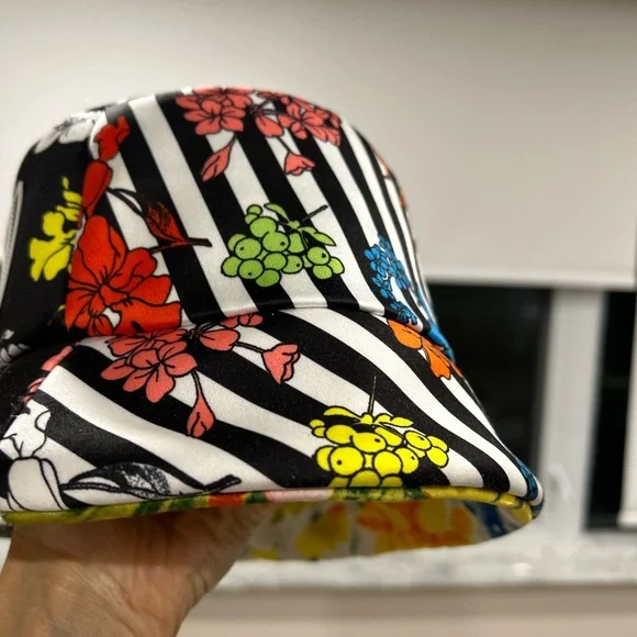 Versace hat - Picture 3 of 4